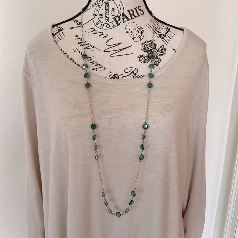 NWT 2028 Gold with Beautiful Green Stones Station Necklace